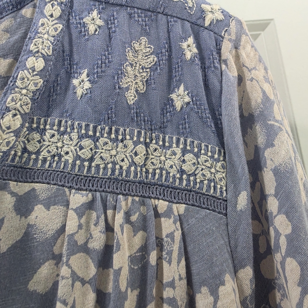 Lucky Brand Light Lavender Floral Embroidered V-Neck Tunic - Picture 4 of 6